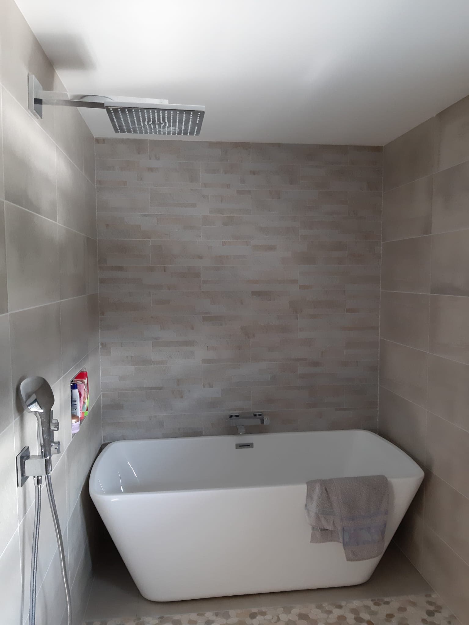 Baignoire Îlot & Parement Mural